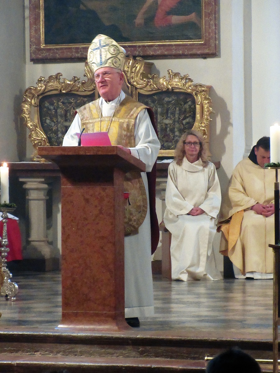 Bischof Clemens bei Predigt be