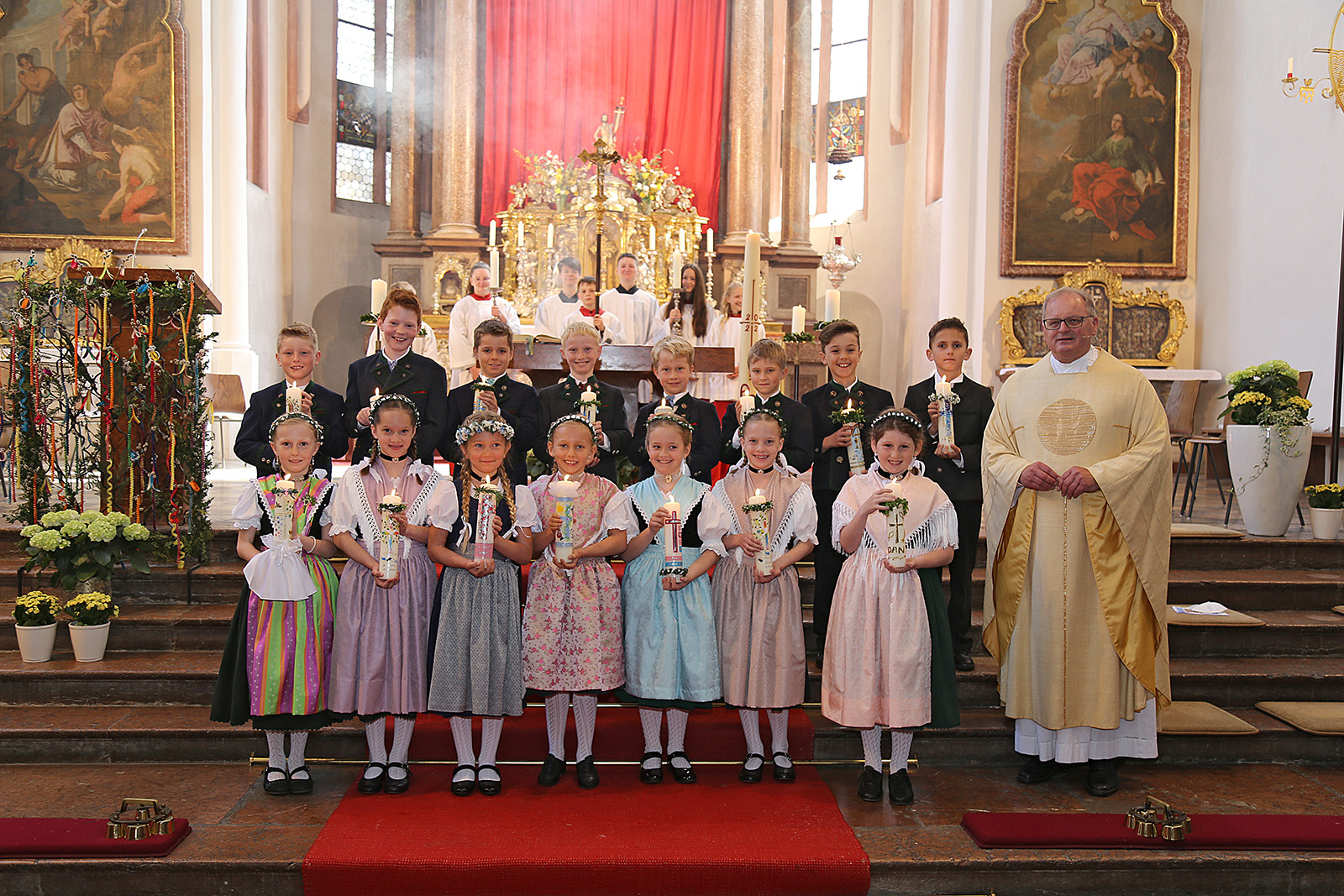 Gruppenbild der Erstkommunionkinder