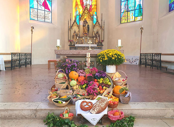 Festgottesdienst und Prozession zum Erntedank