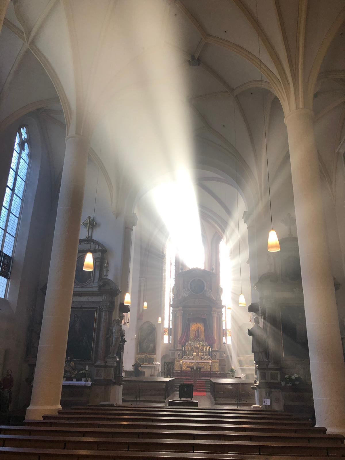 Sonnenaufgang in der Osternacht in der Stiftskirche
