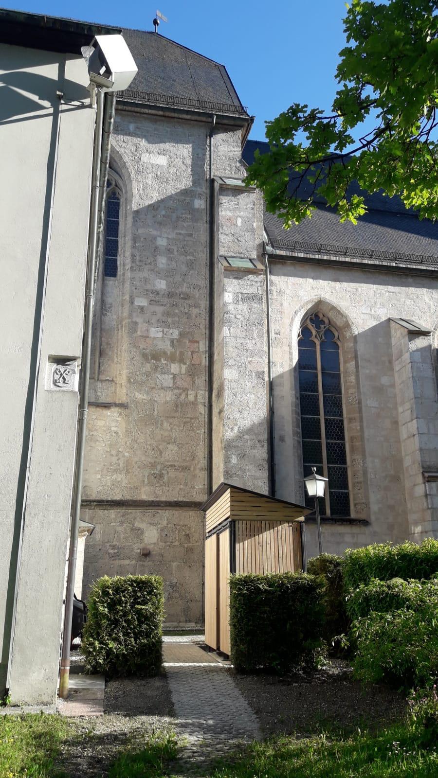 Abstellplatz neben der Stiftskirche