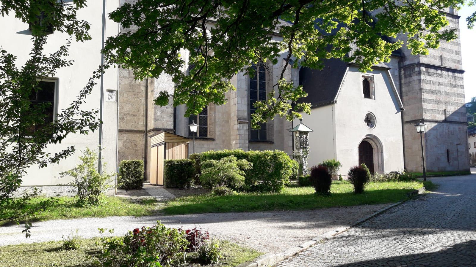 Abstellplatz neben der Stiftskirche