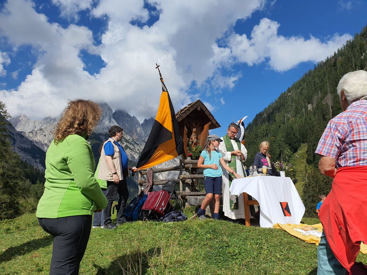 Beim Gottesdienst auf der Bindalm