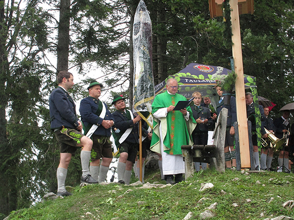 Kreuz auf dem Zinken erneuert und eingeweiht