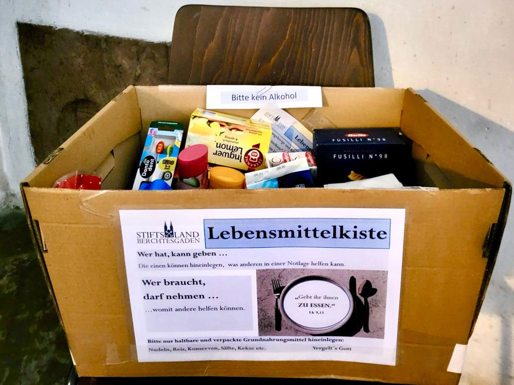 Lebensmittelkiste mit Spenden