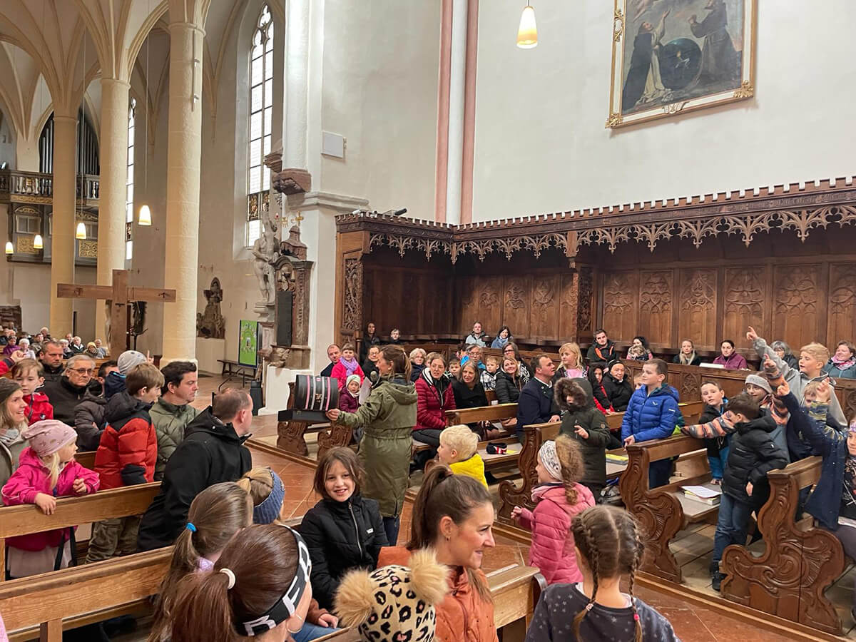 Familiengottesdienst mit Rucky Reiselustig zur Kinderfastenaktion von Misereor