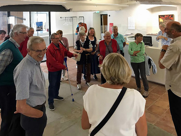 Frauenbund und Seniorenstammtisch besuchen ReichenhallMuseum