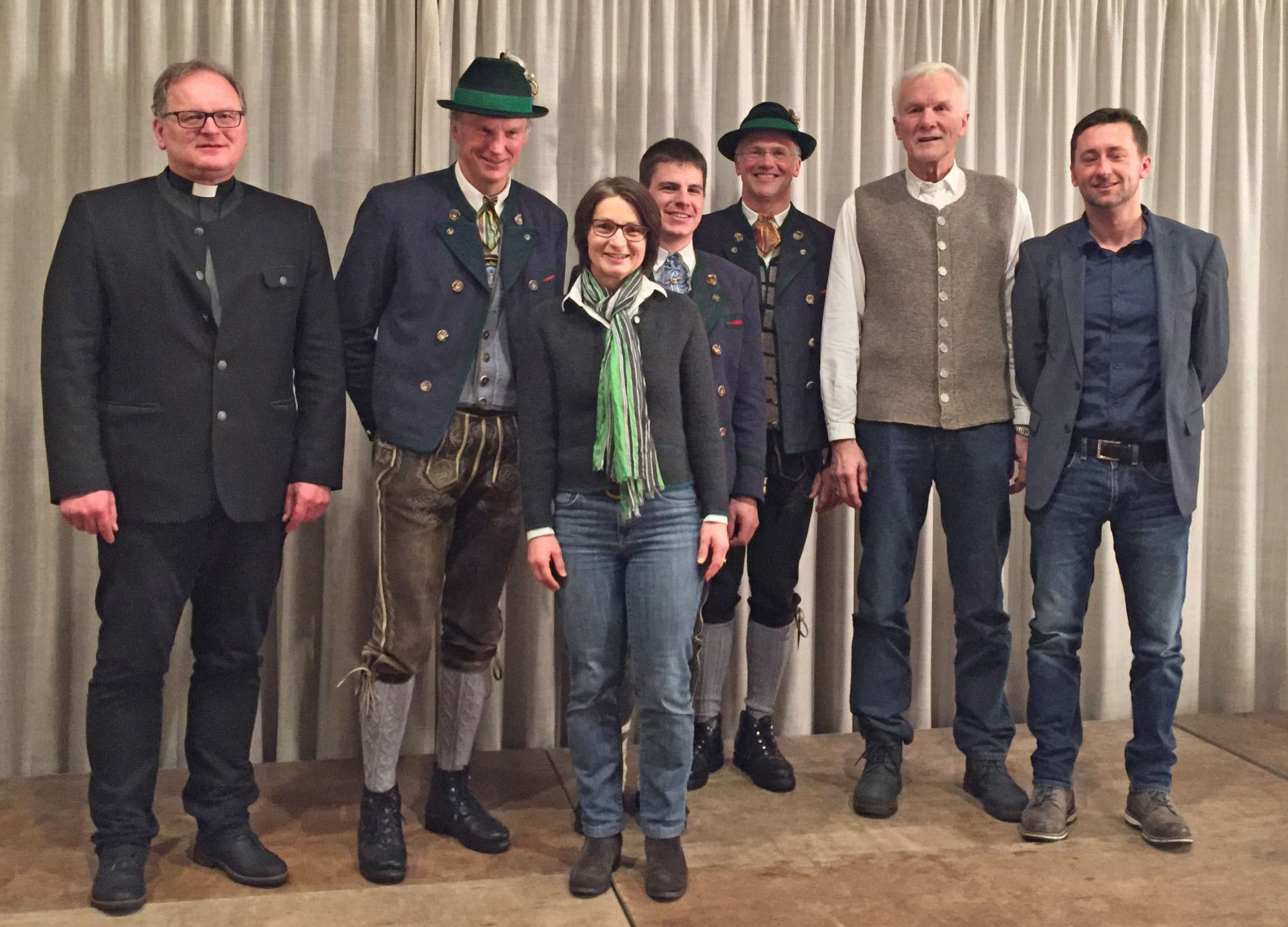 Pfarrer Thomas Frauenlob, Josef Fegg (verabschiedet), Petra Seidler, Tobias Fegg, Josef Koller (verabschiedet), Bernhard Riemann (Kirchenpfleger), Peter Moderegger (Verwaltungsleiter); nicht auf dem Bild: Matthias Schulmayr, Josef Pelzer, Hermann Kracher (verabschiedet), Eva Maria Angerer (verabschiedet).