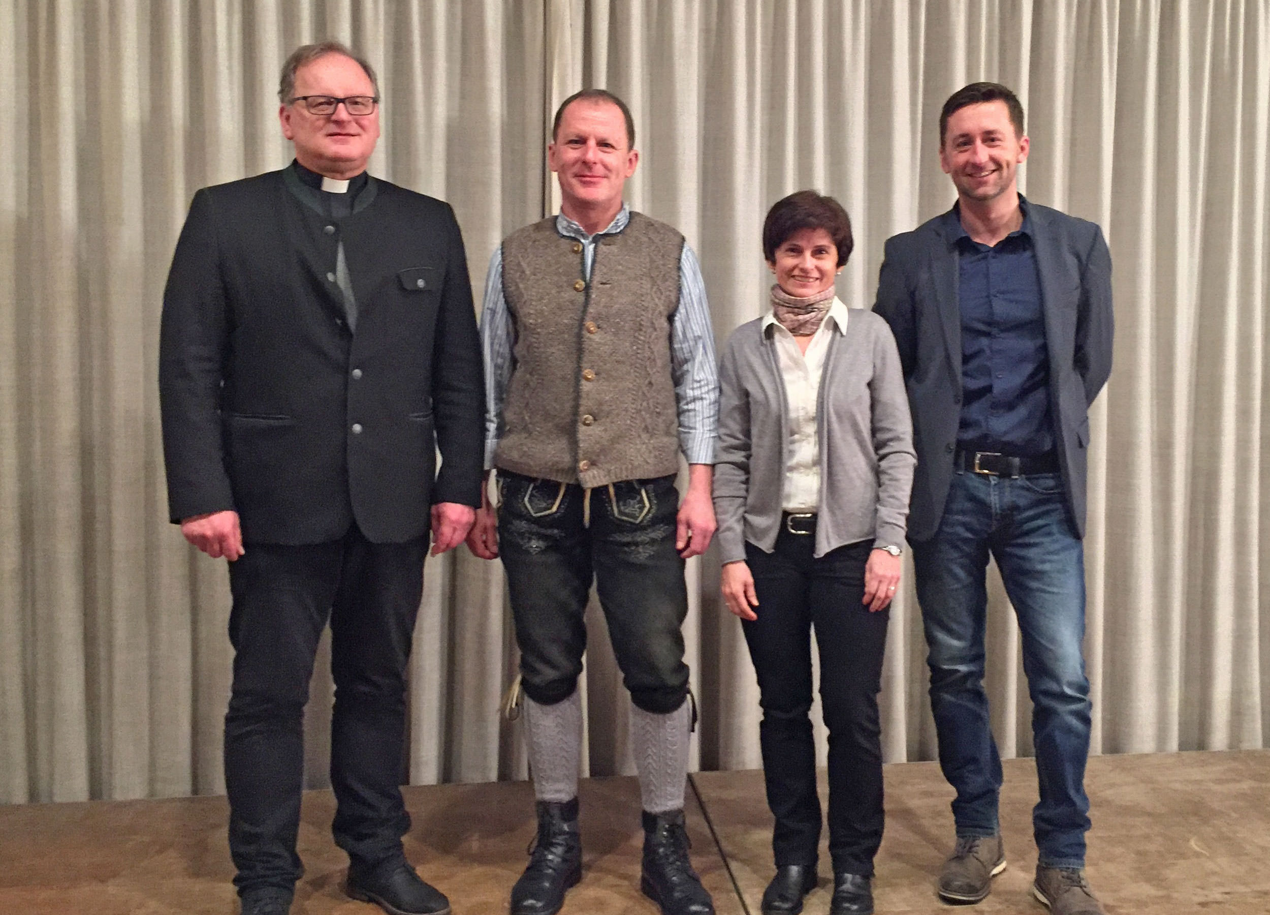 Pfarrer Thomas Frauenlob, Paul Kuchenbecker (Kirchenpfleger), Angelika Laube, Peter Moderegger (Verwaltungsleiter);  nicht auf dem Bild: Hans Angerer, Martin Lorenz.