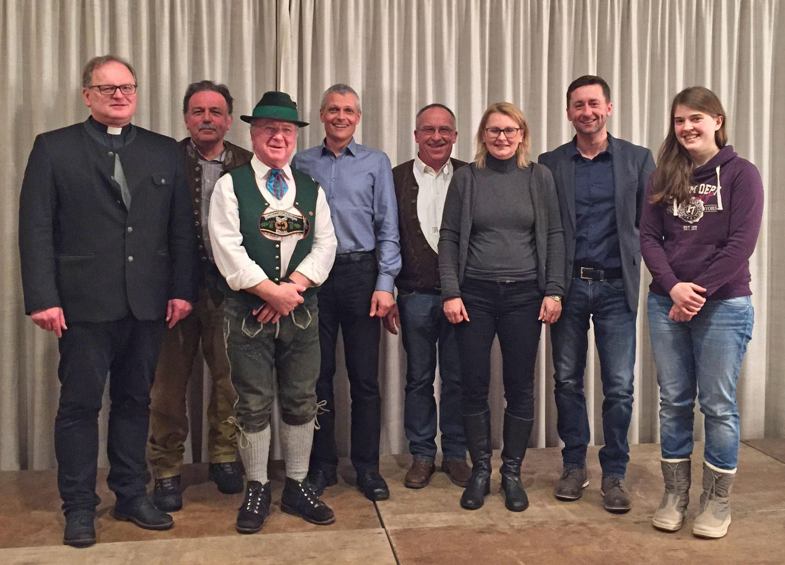 Pfarrer Thomas Frauenlob, Peter Peschik (Kirchenpfleger), Bernhard Oeggl (verabschiedet), Stefan Kurz, Rupert Plenk, Andrea Huber, Peter Moderegger (Verwaltungleiter), Angelika Kühnhauser (PGR-Vorsitzende); nicht auf dem Bild: Josef Irlinger (verabschiedet), Andreas Keller (verabschiedet).