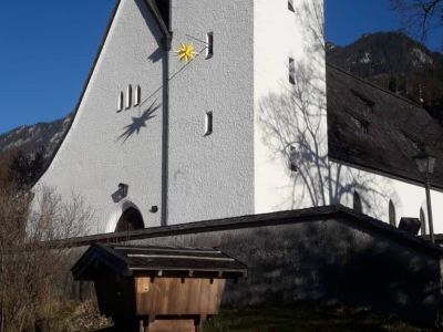 Stern an der Pfarrkirche Herz Jesu Bischofswiesen