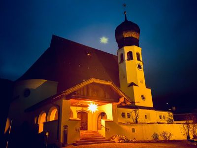 Stern an der Pfarrkirche Hl. Familie Au